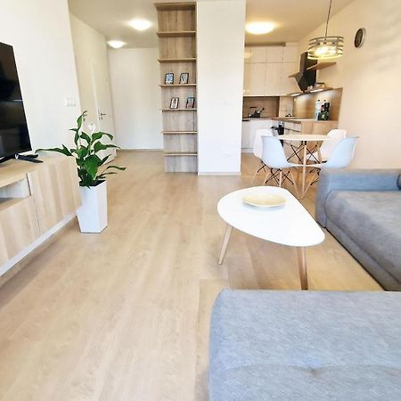 Luxo 2 Room Apartments By Bratislavatrip Dış mekan fotoğraf