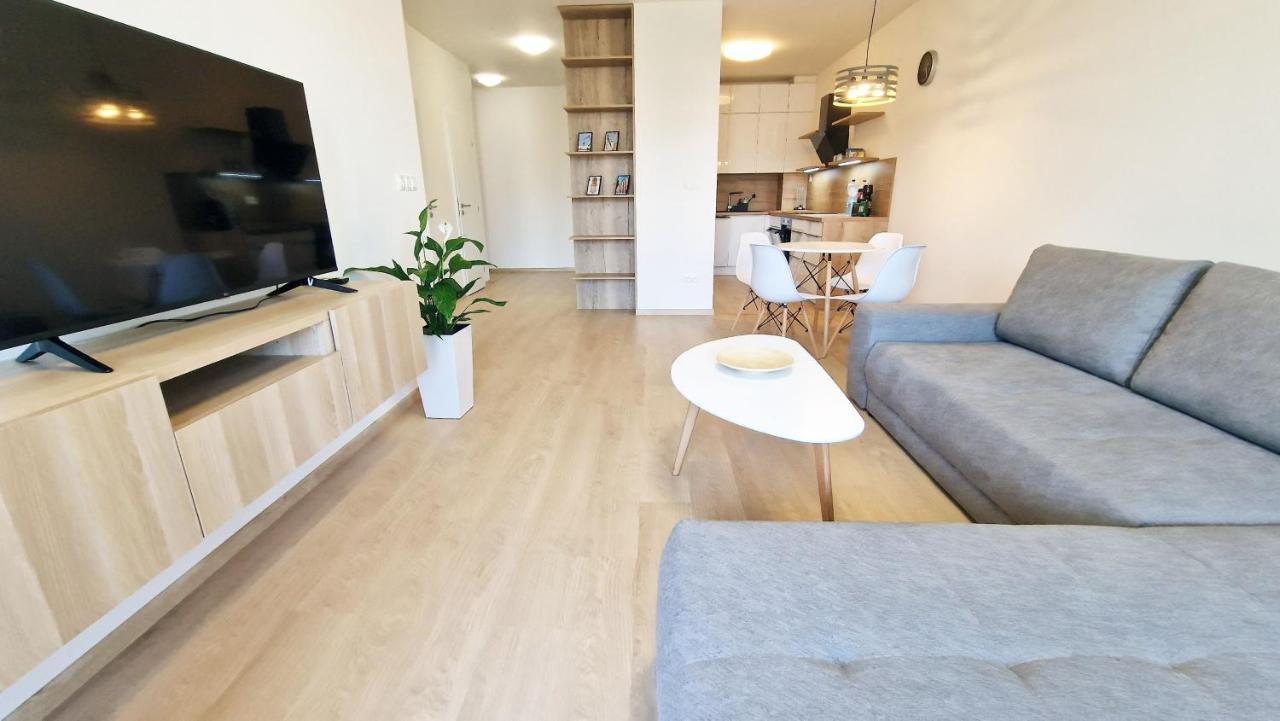 Luxo 2 Room Apartments By Bratislavatrip Dış mekan fotoğraf